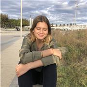 Bonjour je m’appelle Olivia j’ai 18 ans je suis étudiante en première année en école de commerce à kedge Marseille mais je suis actuellement confiné à Montpellier, je suis donc actuellement disponible pour des cours de soutien scolaire en mathématiques ma